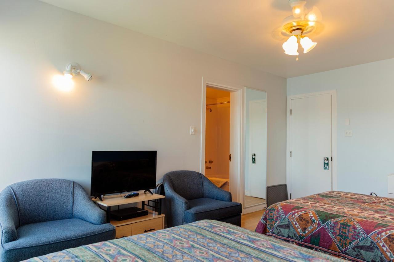 Auberge De La Riviere Saguenay ラ・ベ エクステリア 写真