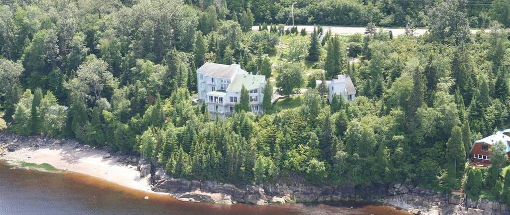 Auberge De La Riviere Saguenay ラ・ベ エクステリア 写真